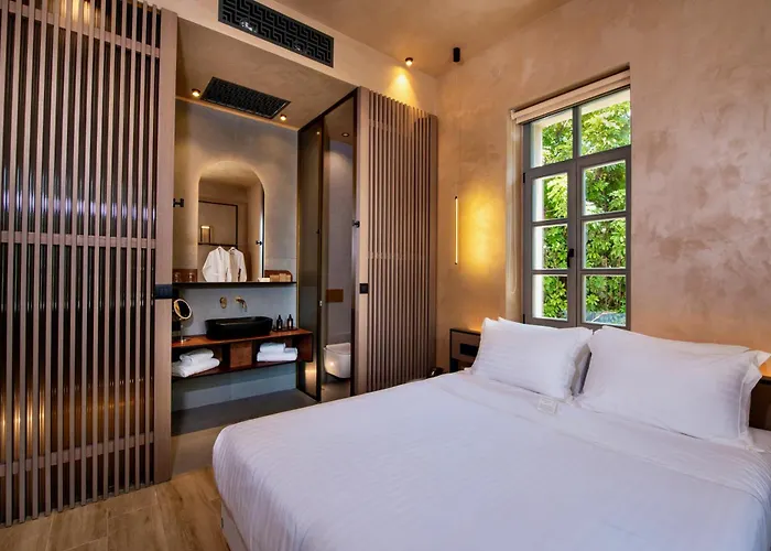 Nearchou Boutique מלון 5*