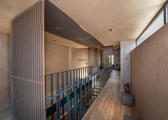 Nearchou Boutique מלון 5*