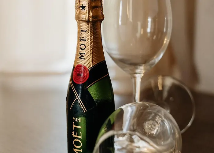 Nearchou Boutique חאניה