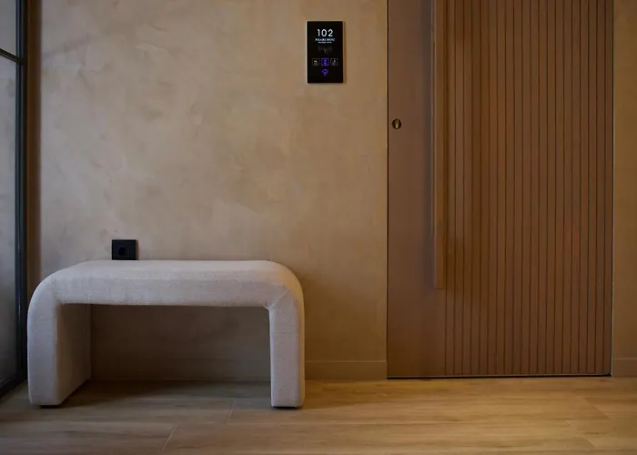 מלון Nearchou Boutique 5*